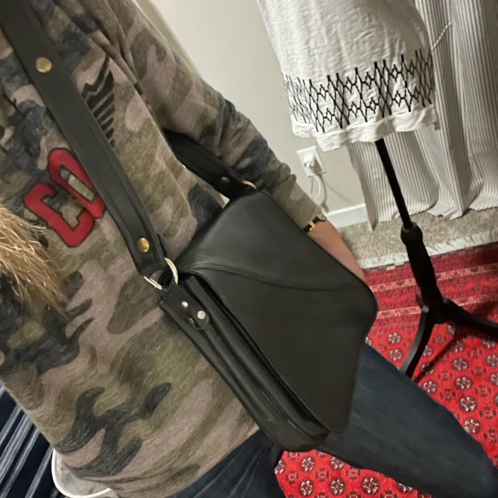 Leather shoulder bag